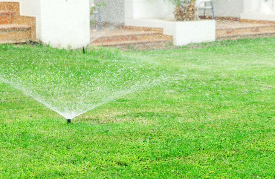 splinkers-watering-lawn